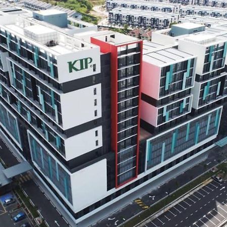 Tulip Touch Homestay Kota Warisan Klia Sepang Luaran gambar